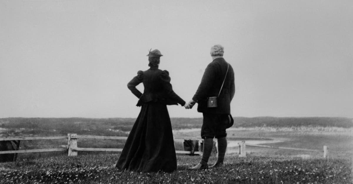 Alexander and mabel bell facing the sea in black and white